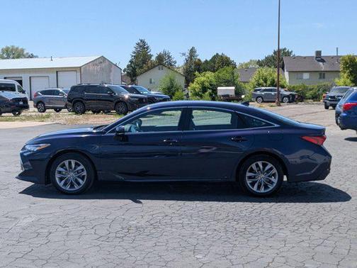 2022 Toyota Avalon Hybrid XLE