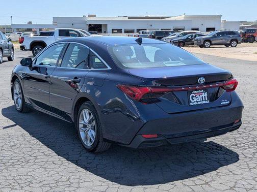 2022 Toyota Avalon Hybrid XLE