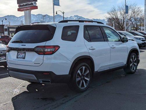 2025 Honda Pilot Touring 8-Passenger