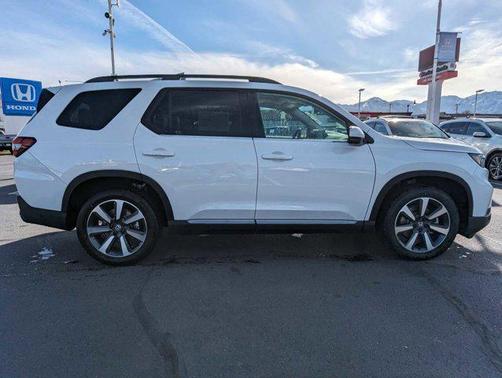 2025 Honda Pilot Touring 8-Passenger