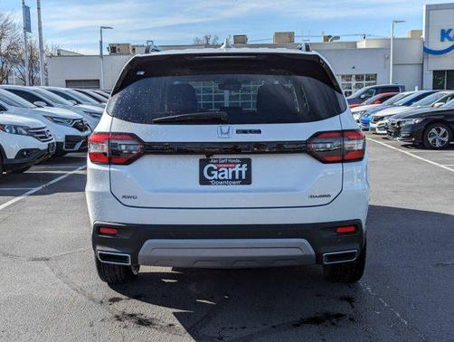 2025 Honda Pilot Touring 8-Passenger