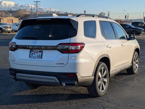 2025 Honda Pilot Touring 8-Passenger