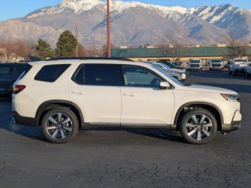 2025 Honda Pilot Touring 8-Passenger