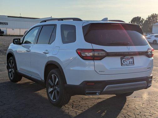 2025 Honda Pilot Touring 8-Passenger