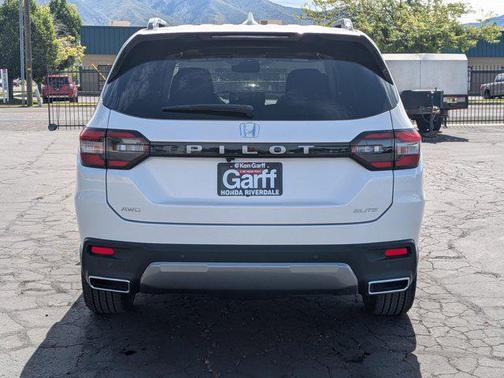 Platinum White Pearl 2026 Honda Pilot Elite