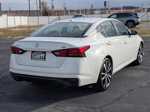 2021 Nissan Altima SR FWD