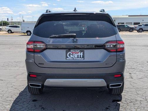Modern Steel Metallic 2026 Honda Pilot Touring 8-Passenger