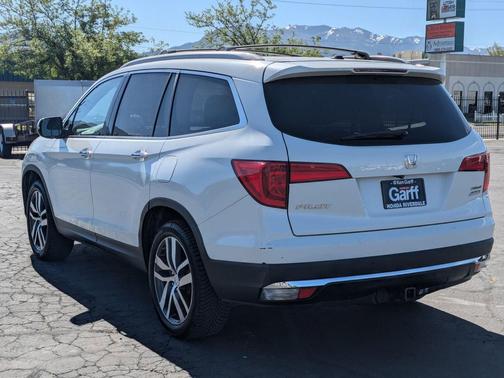 White Diamond Pearl 2017 Honda Pilot Touring