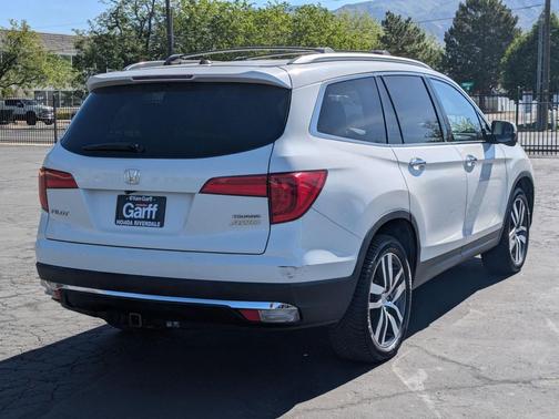 White Diamond Pearl 2017 Honda Pilot Touring