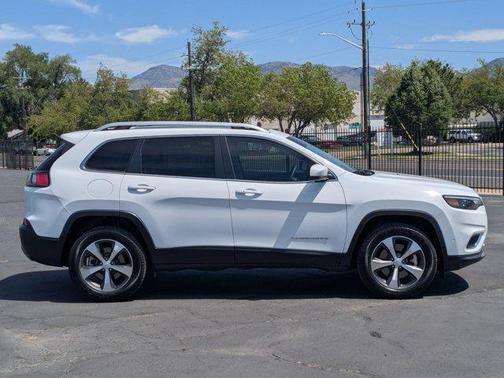 Bright White Clearcoat 2021 Jeep Cherokee Limited