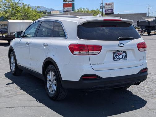 Snow White Pearl 2018 Kia Sorento LX