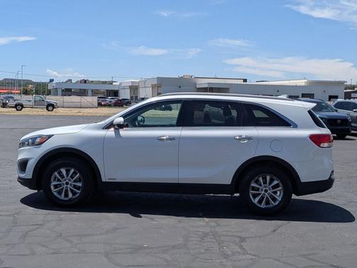 Snow White Pearl 2018 Kia Sorento LX