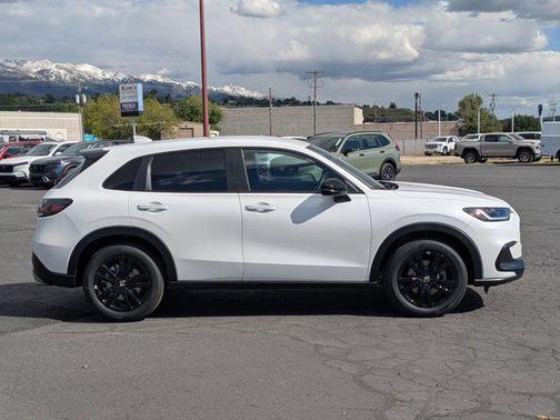 Platinum White Pearl 2027 Honda HR-V Sport