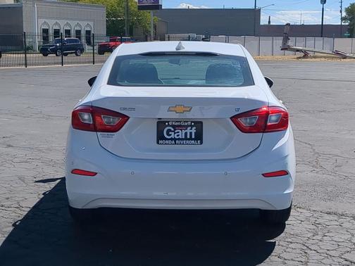 Summit White 2019 Chevrolet Cruze LT