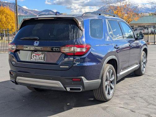 2025 Honda Pilot Touring 8-Passenger