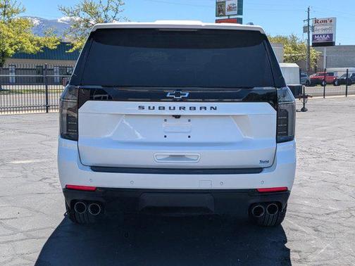 Iridescent Pearl Tricoat 2025 Chevrolet Suburban 4WD Z71