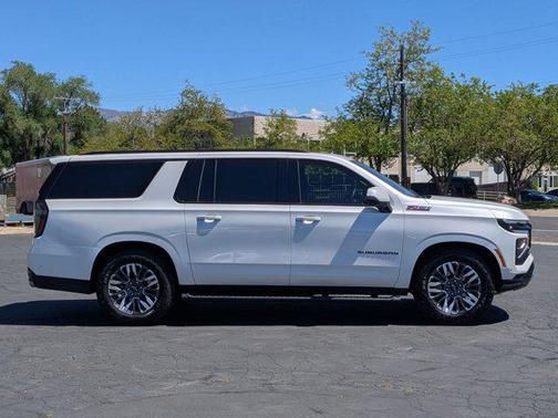 Iridescent Pearl Tricoat 2025 Chevrolet Suburban 4WD Z71