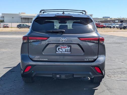 Magnetic Gray Metallic 2022 Toyota Highlander XLE