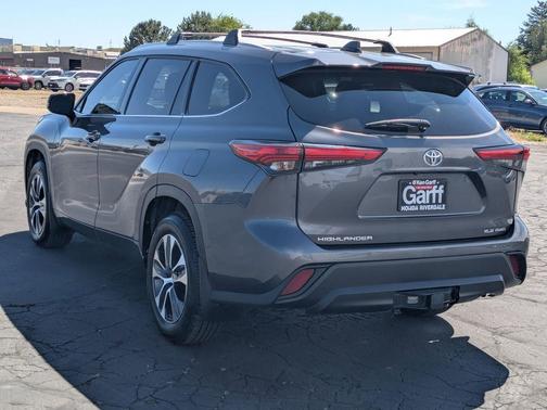 Magnetic Gray Metallic 2022 Toyota Highlander XLE