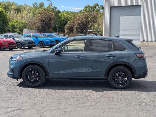 Nordic Forest Pearl 2027 Honda HR-V Sport