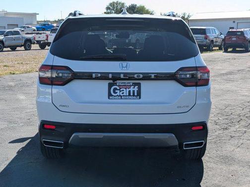 Platinum White Pearl 2026 Honda Pilot Elite