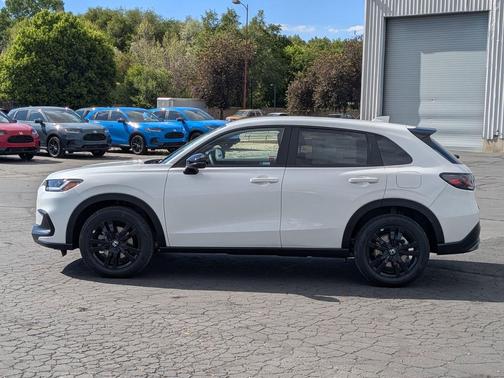 Platinum White Pearl 2027 Honda HR-V Sport