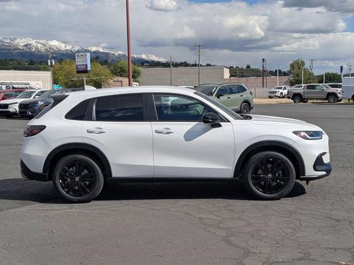 Platinum White Pearl 2027 Honda HR-V Sport