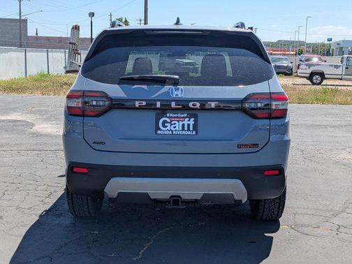 Sonic Gray Pearl 2026 Honda Pilot TrailSport