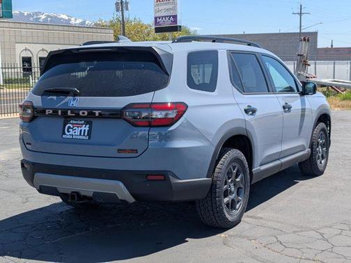Sonic Gray Pearl 2026 Honda Pilot TrailSport