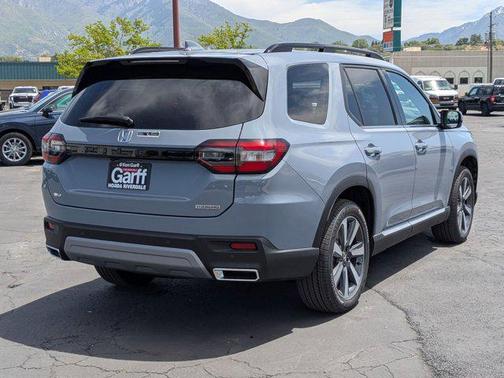 2025 Honda Pilot Touring 8-Passenger