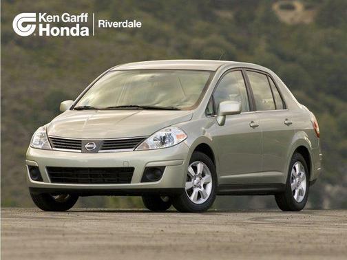 Brilliant Silver Metallic 2009 Nissan Versa 1.6