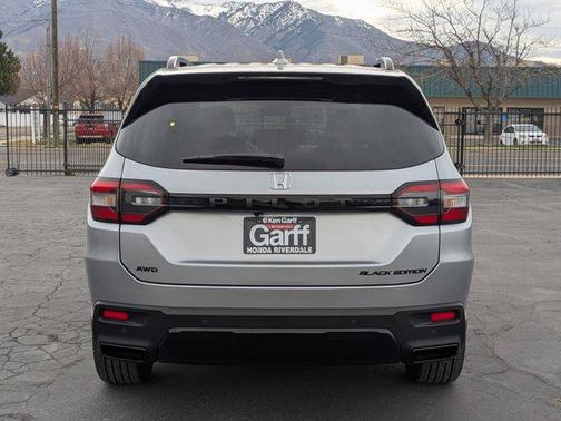 Solar Silver Metallic 2026 Honda Pilot Black Edition