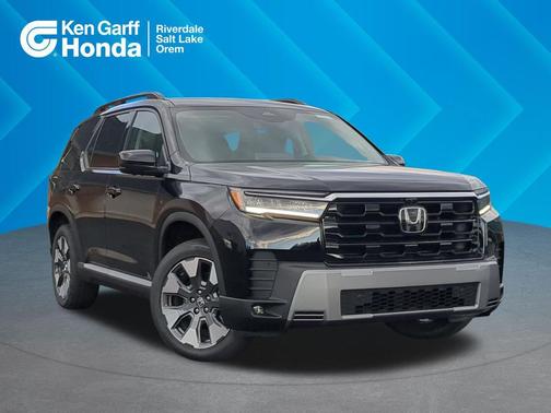 Crystal Black Pearl 2026 Honda Pilot Touring 8-Passenger