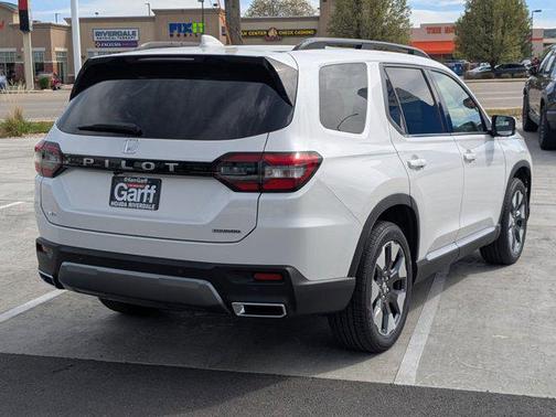 Platinum White Pearl 2026 Honda Pilot Touring 8-Passenger