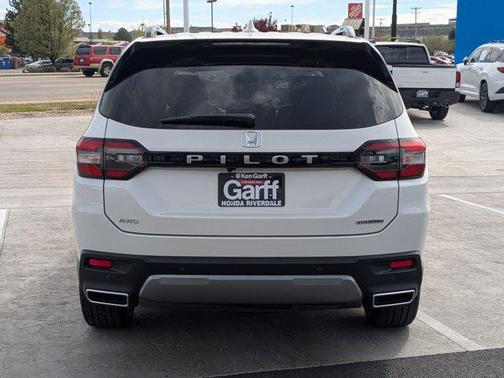 Platinum White Pearl 2026 Honda Pilot Touring 8-Passenger