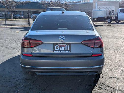 2017 Volkswagen Passat 1.8T R-Line w/Comfort