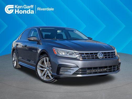 2017 Volkswagen Passat 1.8T R-Line w/Comfort