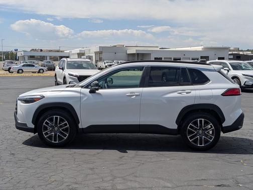 Wind Chill Pearl 2026 Toyota Corolla Cross XLE