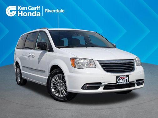 2016 Chrysler Town & Country Touring-L
