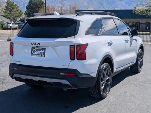 Glacial White Pearl 2023 Kia Sorento SX