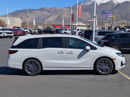Platinum White Pearl 2026 Honda Odyssey Touring
