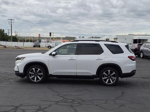 Platinum White Pearl 2024 Honda Pilot Touring 8-Passenger