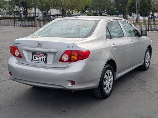 Classic Silver Metallic 2010 Toyota Corolla LE
