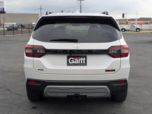 Platinum White Pearl 2025 Honda Pilot TrailSport