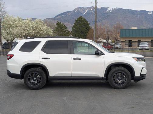Platinum White Pearl 2025 Honda Pilot TrailSport