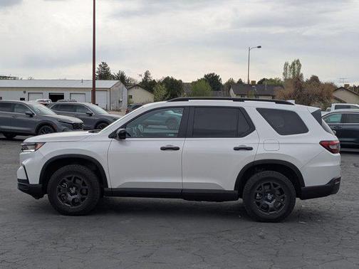 Platinum White Pearl 2025 Honda Pilot TrailSport