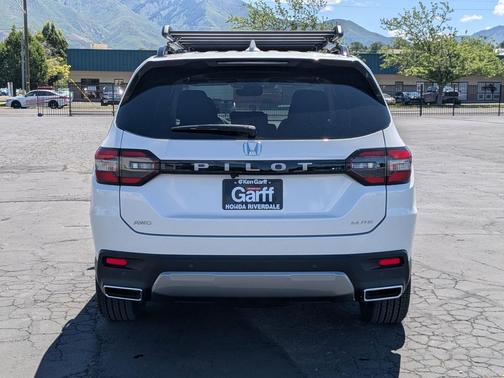 Platinum White 2026 Honda Pilot Elite
