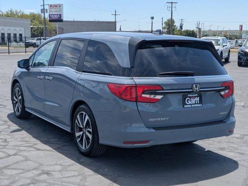 Sonic Gray Pearl 2023 Honda Odyssey Touring