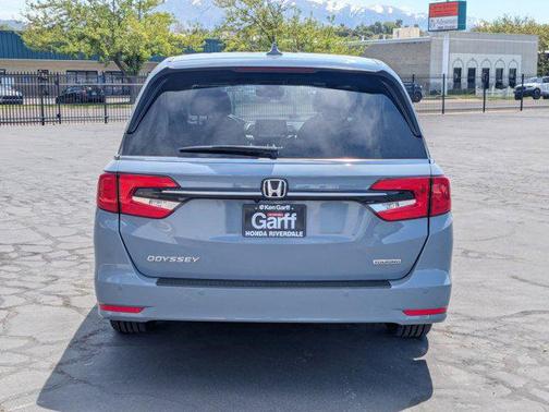 Sonic Gray Pearl 2023 Honda Odyssey Touring