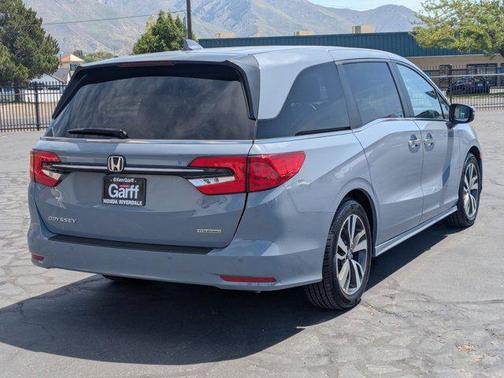 Sonic Gray Pearl 2023 Honda Odyssey Touring